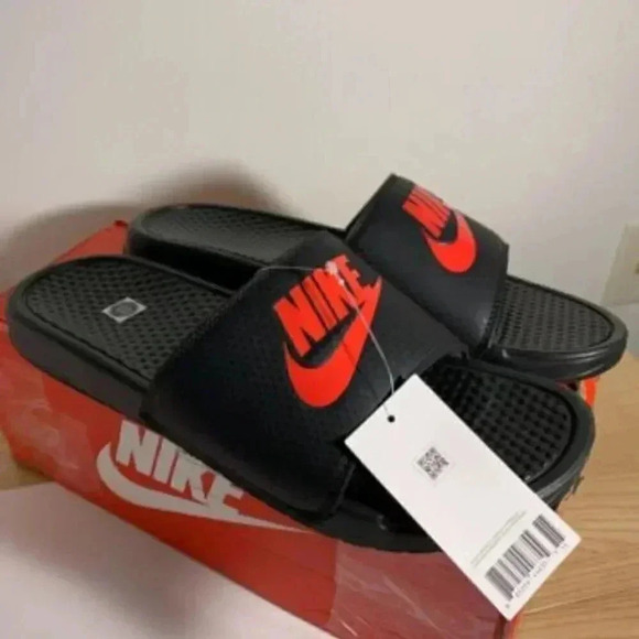 113.L, NEW Nike Benassi Slides- Black/Red- US 13 Men's - Picture 4 of 4